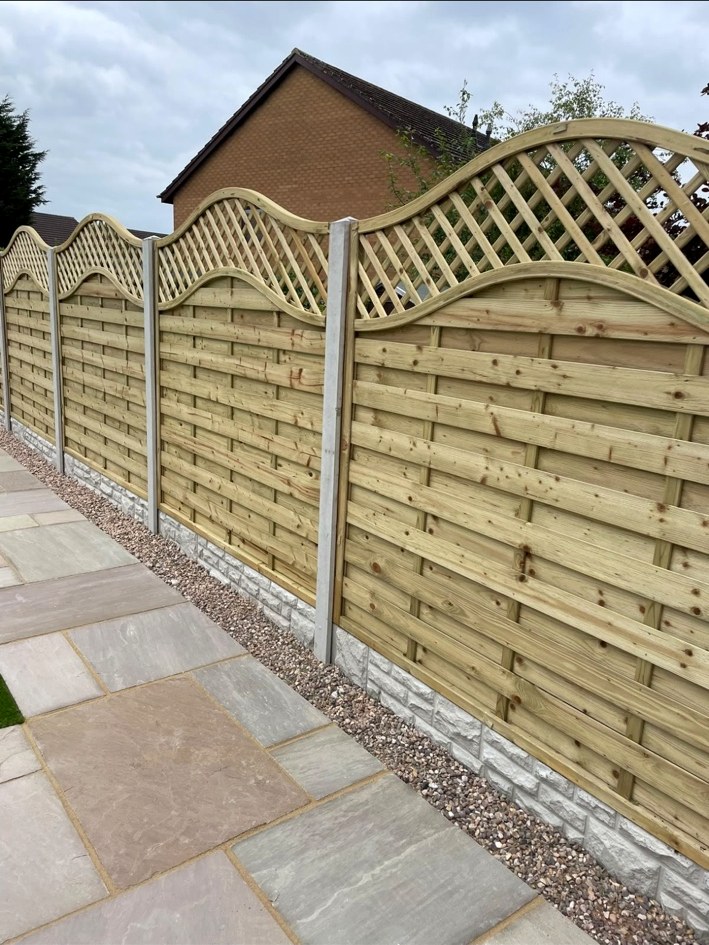 Decorative lattice fencing
